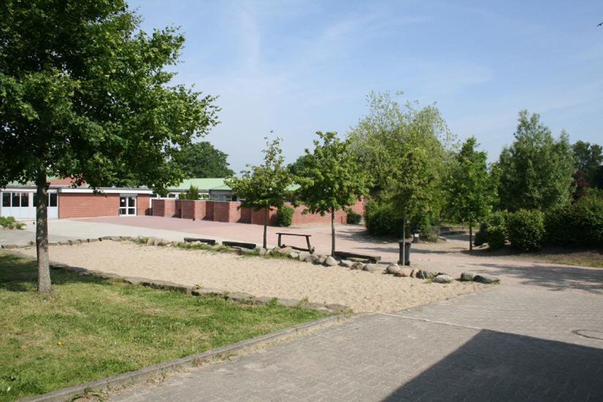  Gebäude B - Pausenhof B 